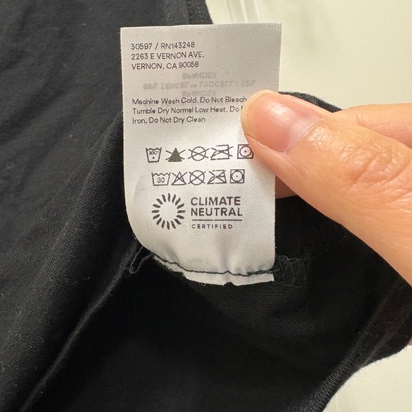 Reformation sleeveless  crop top with turtleneck - Picture 4 of 5